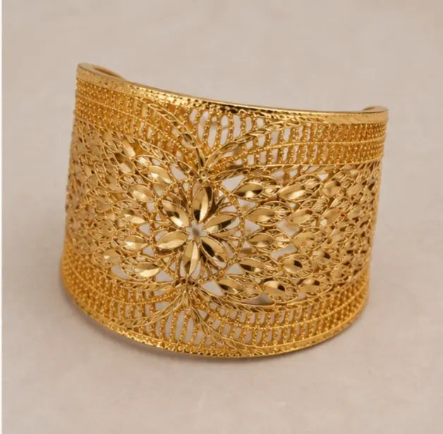 Elegant Gold Floral Filigree Cuff Bracelet for Women – Luxury Statement Jewelry