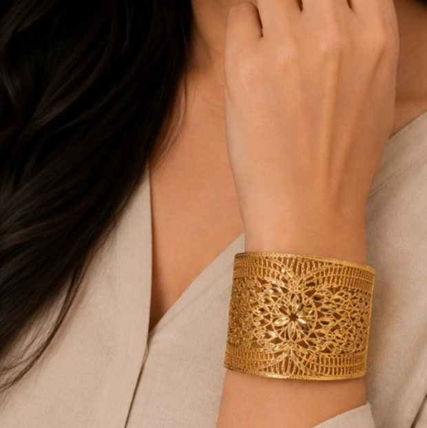 Elegant Gold Floral Filigree Cuff Bracelet for Women – Luxury Statement Jewelry